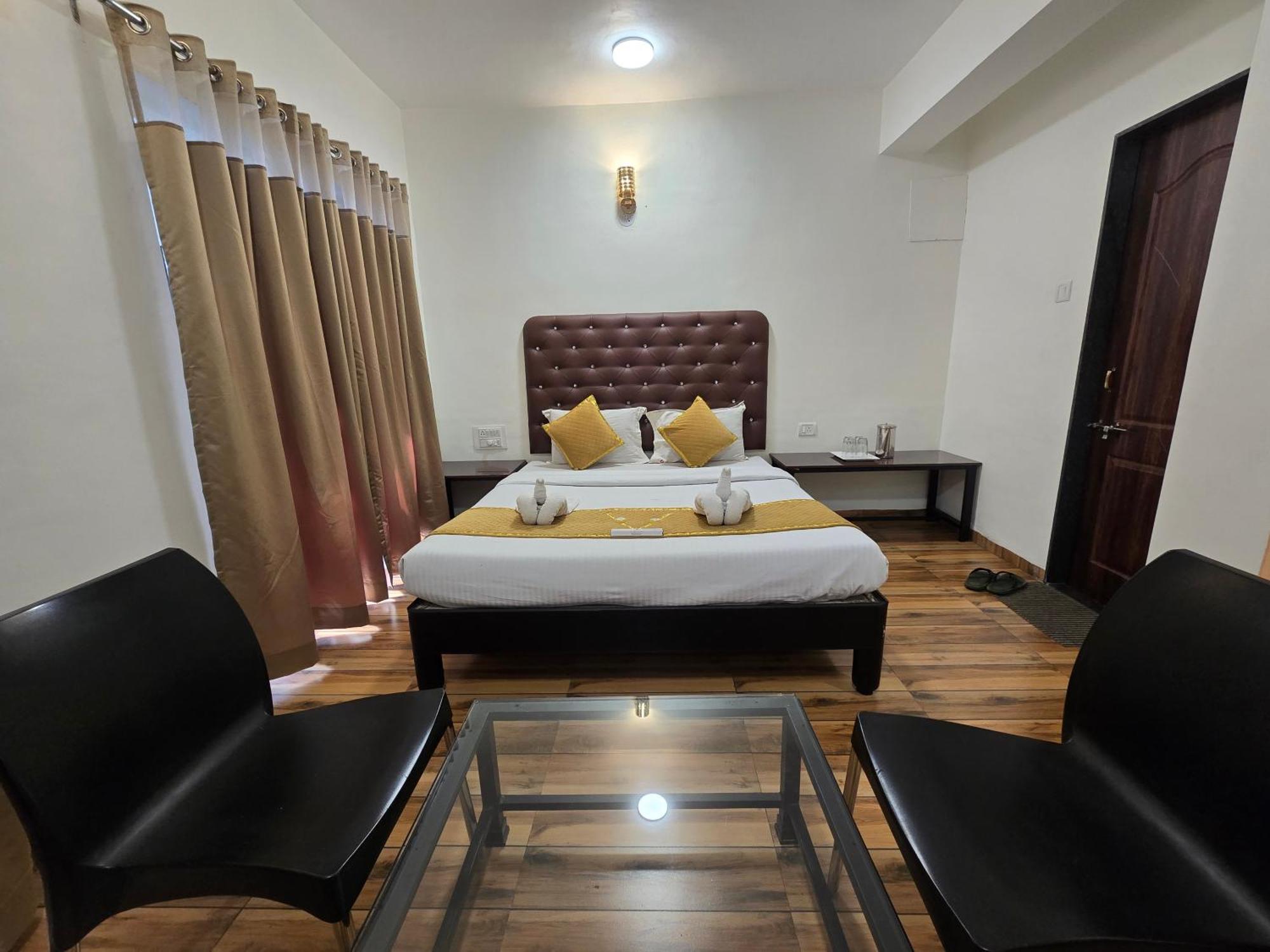 Hotel Vyankatesh & Pure Veg Restaurant Mahabaleshwar Exterior photo