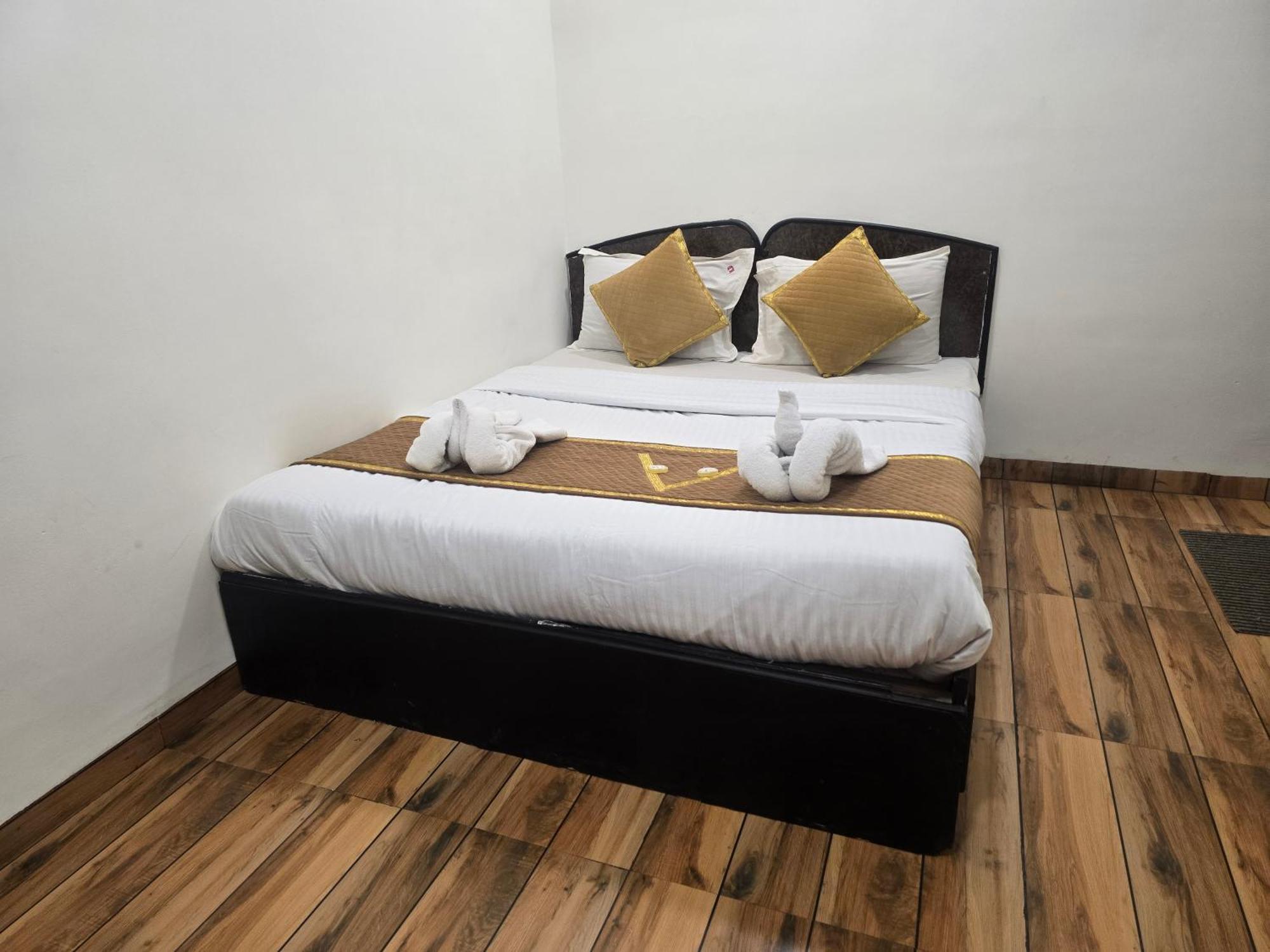 Hotel Vyankatesh & Pure Veg Restaurant Mahabaleshwar Exterior photo