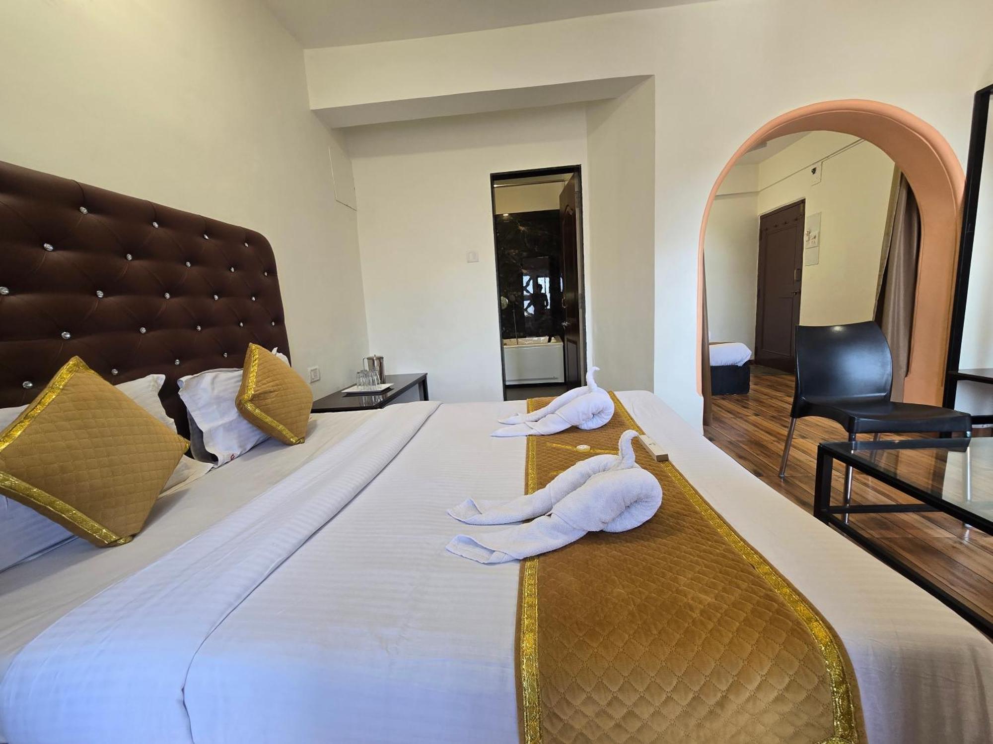 Hotel Vyankatesh & Pure Veg Restaurant Mahabaleshwar Exterior photo
